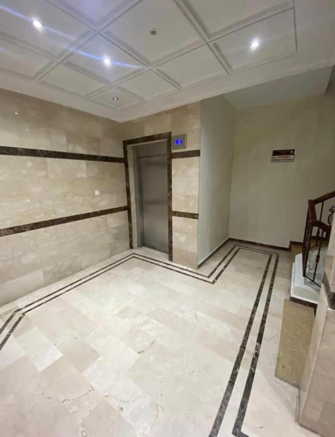 Appartement Elegant Et Climatise Au Centre Avec Terrasse - Proche Plage Et Attractions ! Ταγγέρη Εξωτερικό φωτογραφία